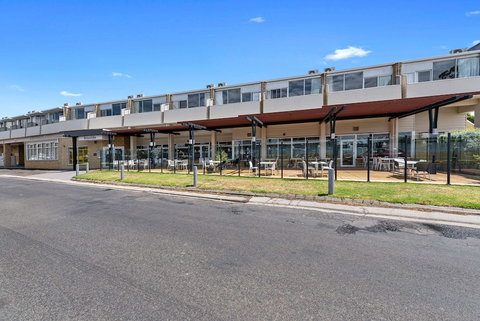 Bayside Hotel - Tourism Caloundra 3