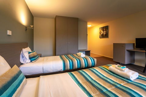 Kingston Hotel - Tourism Caloundra 1