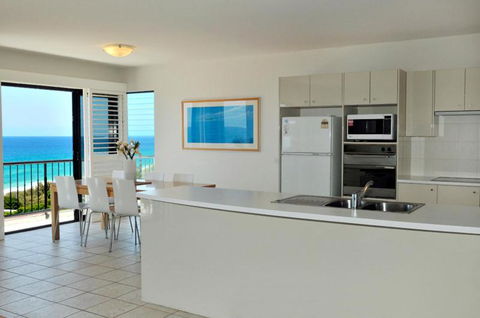 Your Home From Home With Ocean Views - Tourism Caloundra 5