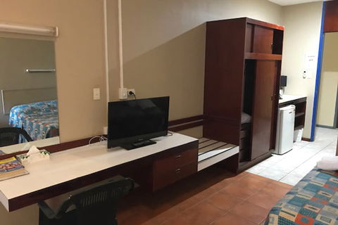 Winnellie Hotel Motel - Tourism Caloundra 1