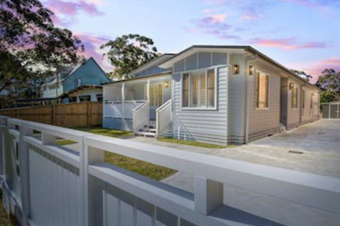 Margarets Hamptons Cottage - Tourism Caloundra 0