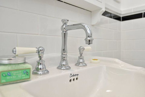 Margarets Hamptons Cottage - Tourism Caloundra 3