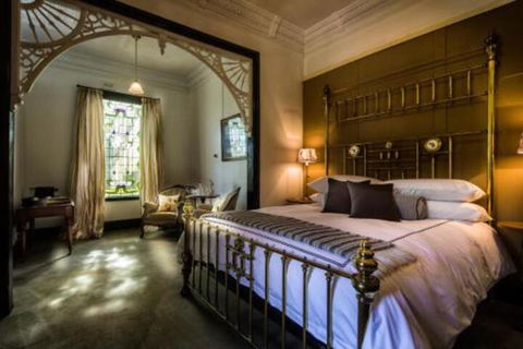 Holyrood House - Tourism Caloundra 6