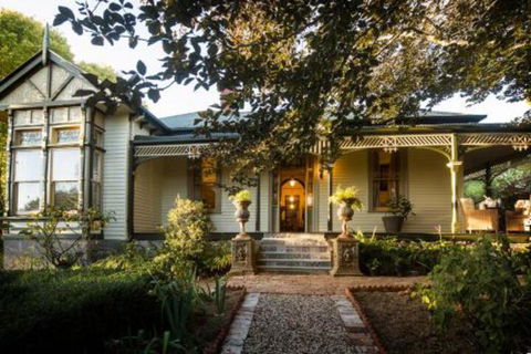 Holyrood House - Tourism Caloundra 0