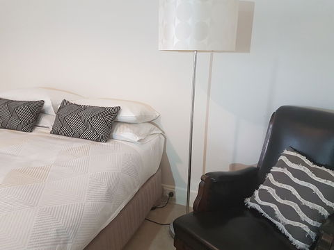 Newcastle Executive Homes - Cooks Hill Cottage - Tourism Caloundra 4