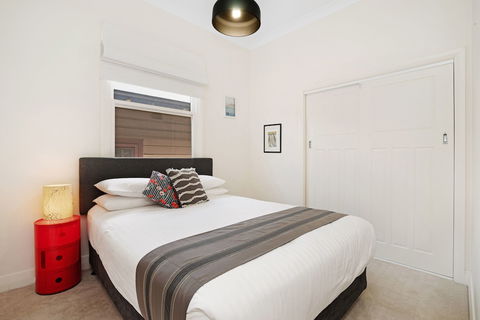 Newcastle Executive Homes - Cooks Hill Cottage - Tourism Caloundra 3
