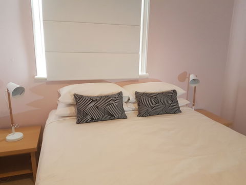 Newcastle Executive Homes - Cooks Hill Cottage - Tourism Caloundra 1