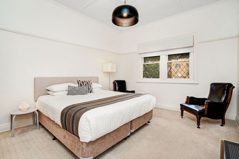 Newcastle Executive Homes - Cooks Hill Cottage - Tourism Caloundra 0
