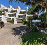 Comfortable  stylish with rooftop spa - Tourism Caloundra