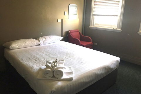 Swansea Hotel - Tourism Caloundra 3