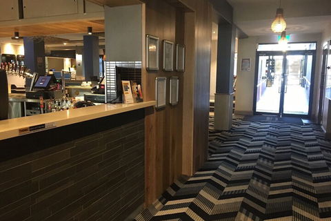 Swansea Hotel - Tourism Caloundra 2