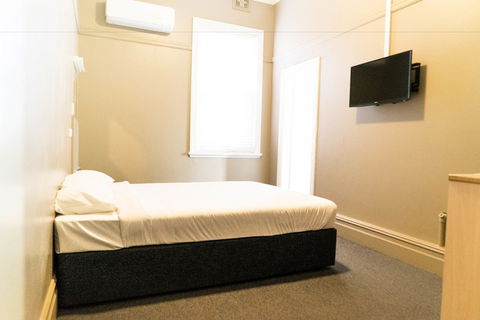 Swansea Hotel - Tourism Caloundra 4