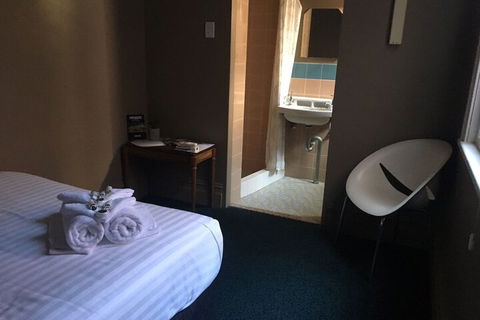 Swansea Hotel - Tourism Caloundra 6