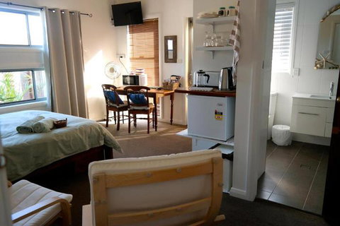 Serenity Lodge For Couples - Tourism Caloundra 6