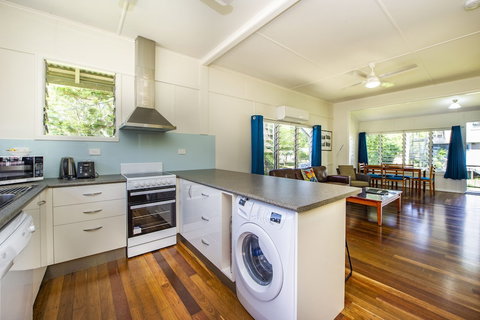 Kooyong Apartment 1 - Tourism Caloundra 1
