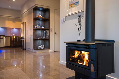 Lavina Luxury Beach House - Tourism Caloundra 2