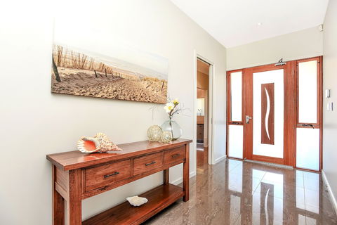 Lavina Luxury Beach House - Tourism Caloundra 1