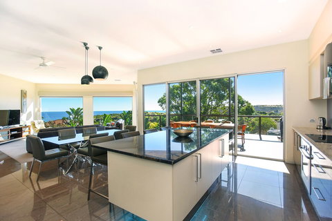 Lavina Luxury Beach House - Tourism Caloundra 3