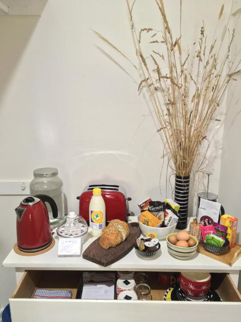 A Suite Spot In The Hills - Tourism Caloundra 2