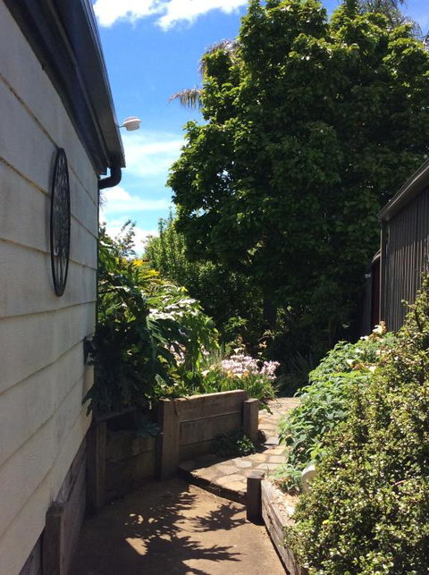 A Suite Spot In The Hills - Tourism Caloundra 3