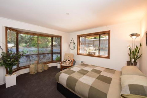 A Suite Spot In The Hills - Tourism Caloundra 1