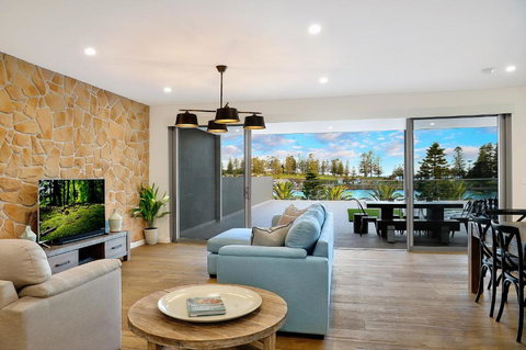 Belle Vue Penthouse At Black Beach - Tourism Caloundra 1