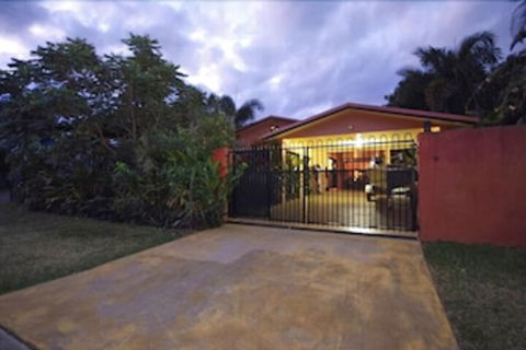 Hacienda Cooya Beach - Tourism Caloundra 1