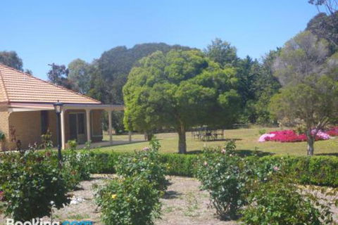 Fairways Bed & Breakfast At Jerilderie - Tourism Caloundra 3