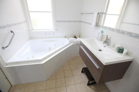 Mt.Martha Guesthouse By The Sea - Tourism Caloundra 1