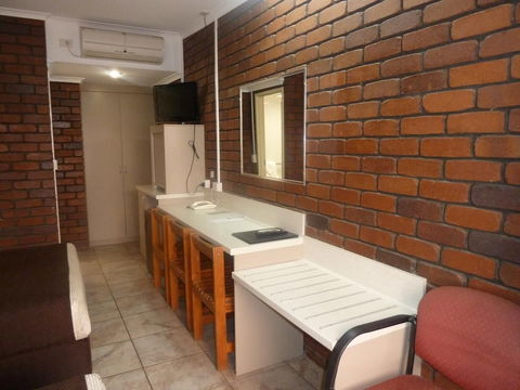 Pioneer Lodge Motel - Tourism Caloundra 2