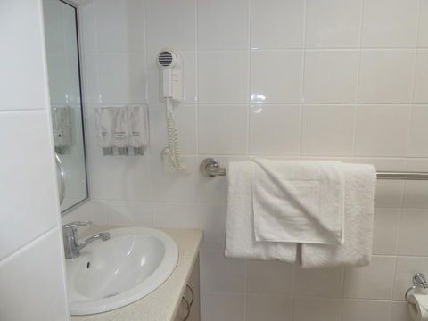 Pioneer Lodge Motel - Tourism Caloundra 6