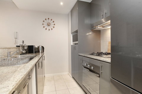 StayCentral On Nott St - Tourism Caloundra 3