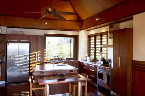 Lotus House - Tourism Caloundra 3