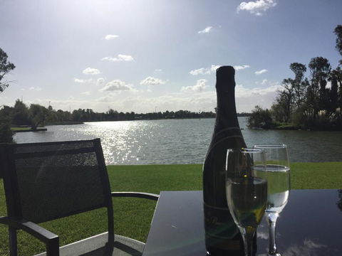 Waterside Holiday Rentals Unit 31 - Tourism Caloundra 4