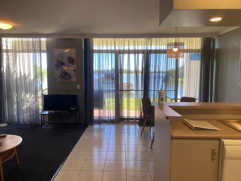 Waterside Holiday Rentals Unit 31 - Tourism Caloundra 5