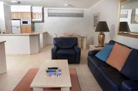 Anglesea Beachfront Court Holiday Units - Tourism Caloundra 6