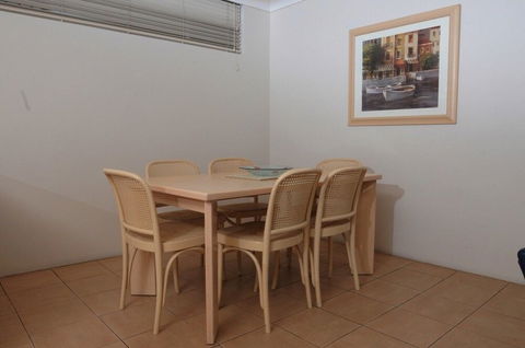 Anglesea Beachfront Court Holiday Units - Tourism Caloundra 3