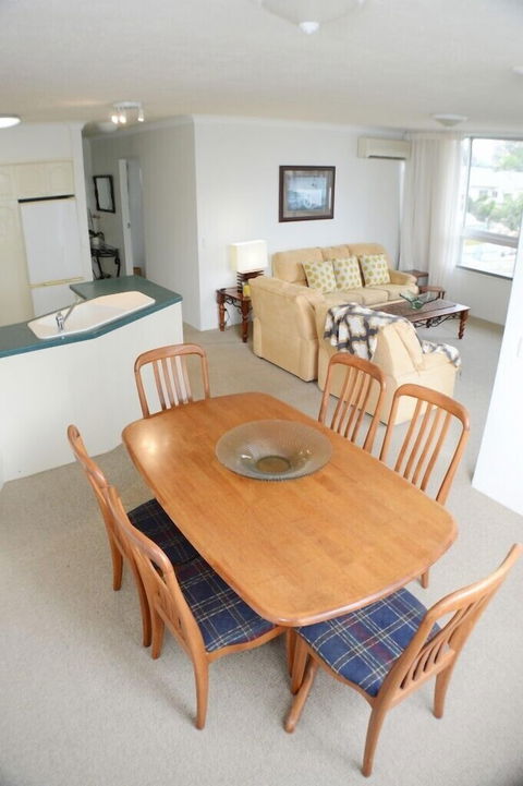 Anglesea Beachfront Court Holiday Units - Tourism Caloundra 0