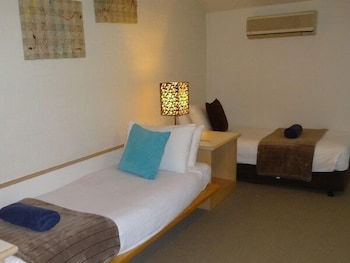 Ironbark - Deluxe Family Townhouse - Tourism Caloundra 3