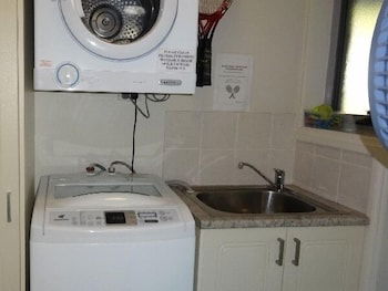 Ironbark - Deluxe Family Townhouse - Tourism Caloundra 6