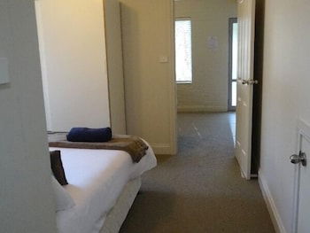 Ironbark - Deluxe Family Townhouse - Tourism Caloundra 4
