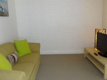 Ironbark - Deluxe Family Townhouse - Tourism Caloundra 5