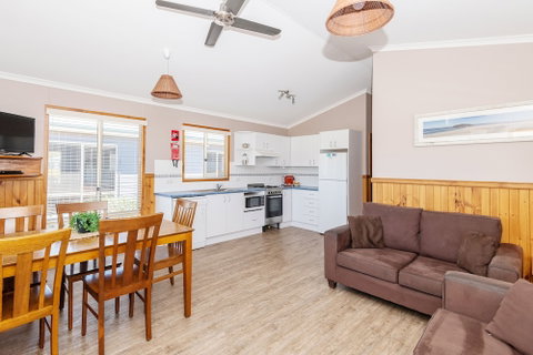 Holiday Haven Lake Tabourie - Tourism Caloundra 6