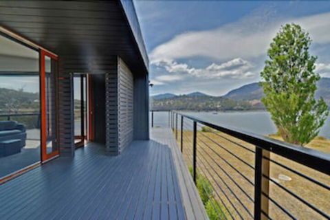 Amazing Unique Five-Star Waterfront Retreat - Tourism Caloundra 0