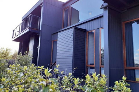 Amazing Unique Five-Star Waterfront Retreat - Tourism Caloundra 1