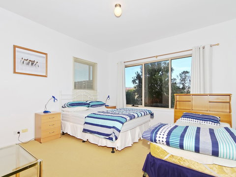 Through The Looking Glass - Tourism Caloundra 1