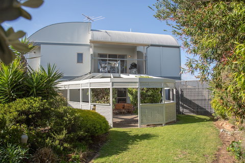 Through The Looking Glass - Tourism Caloundra 0