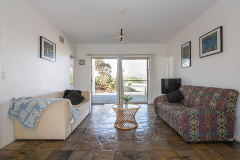 Through The Looking Glass - Tourism Caloundra 3