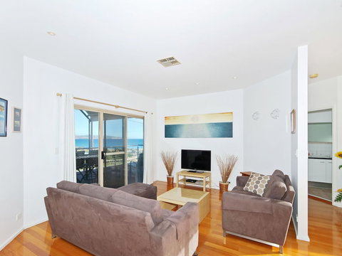 Through The Looking Glass - Tourism Caloundra 4