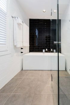 Bespoke On Main - Tourism Caloundra 0